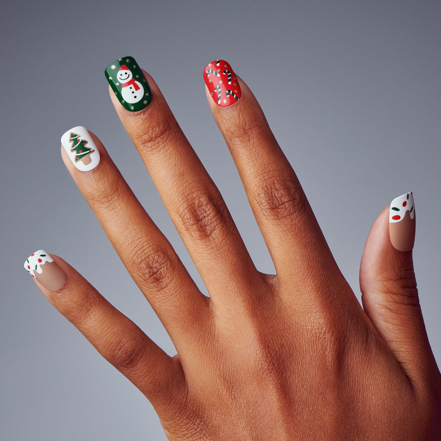 KISS Voguish Fantasy Christmas Nails - Silent Angels