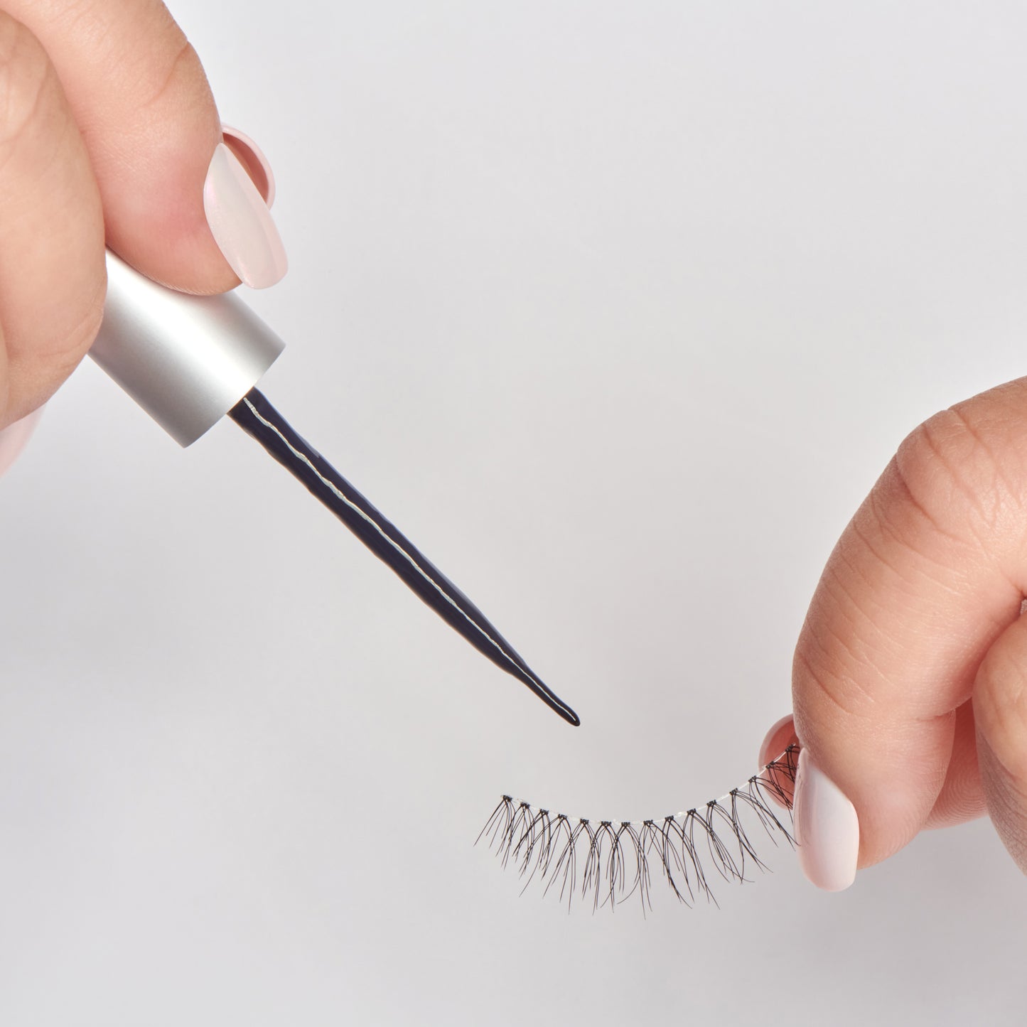 KISS Lash Glue - Superstick Strip Lash Adhesive (BLACK)